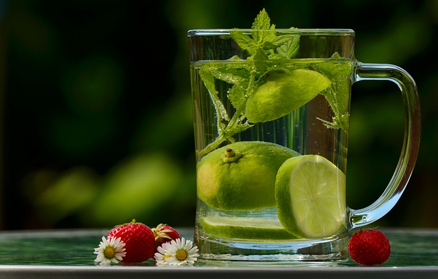 lemon and mint detox water